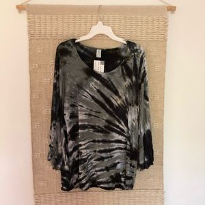 Hand tie-dyed trumpet-sleeved shirt